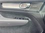 Volvo XC40 2.0 B4 Plus Dark | Trekhaak | Lichtmetalen Velgen 19 inch | All-Season banden | Harman Kardon Audio | Achteruitrijcamera | Parkeersensoren | Keyless Entry | Elektrische Achterklep | Elektrisch Verstelbare Voorstoelen | Stoelverwarming | Google Navigatie | Apple Carplay | Android Auto