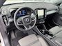 Volvo XC40 2.0 B4 Plus Dark | Trekhaak | Lichtmetalen Velgen 19 inch | All-Season banden | Harman Kardon Audio | Achteruitrijcamera | Parkeersensoren | Keyless Entry | Elektrische Achterklep | Elektrisch Verstelbare Voorstoelen | Stoelverwarming | Google Navigatie | Apple Carplay | Android Auto