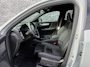 Volvo XC40 2.0 B4 Plus Dark | Trekhaak | Panoramadak | Lichtmetalen Velgen 19 inch | All-Season banden | Harman Kardon Audio | Achteruitrijcamera | Parkeersensoren | Keyless Entry | Elektrische Achterklep | Elektrisch Verstelbare Voorstoelen | Stoelverwarming | Google Navigatie | Apple Carplay | Android Auto