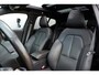 Volvo XC40 1.5 T3 Automaat R-Design | Panoramadak | Trekhaak | Lederen bekleding | 18 inch lichtmetalen velgen | Stoelverwarming voor & achter | Stuurwielverwarming | Sensus Full map navigatie | Apple CarPlay/Android Auto | Elektrisch verstelbare voorstoelen