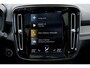 Volvo XC40 1.5 T3 Automaat R-Design | Panoramadak | Trekhaak | Lederen bekleding | 18 inch lichtmetalen velgen | Stoelverwarming voor & achter | Stuurwielverwarming | Sensus Full map navigatie | Apple CarPlay/Android Auto | Elektrisch verstelbare voorstoelen