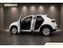 Volkswagen T-Roc 1.5 TSI Style | stoel- en stuur verwarming | trekhaak | climate & adaptieve cruise control |