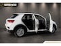 Volkswagen T-Roc 1.5 TSI Style | stoel- en stuur verwarming | trekhaak | climate & adaptieve cruise control |