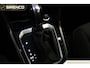 Volkswagen T-Roc 1.5 TSI Style | stoel- en stuur verwarming | trekhaak | climate & adaptieve cruise control |