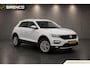 Volkswagen T-Roc 1.5 TSI Style | stoel- en stuur verwarming | trekhaak | climate & adaptieve cruise control |