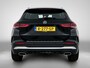 Mercedes-Benz GLA 200 AMG line | Trekhaak | Alarm scm 3 | Dodehoek assistent | Stoelverwarming | Achteruitrijcamera | Spiegel pakket Inclusief 24 maanden Mercedes-Benz Certified garantie voor Europa.