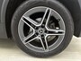 Mercedes-Benz GLA 200 AMG line | Trekhaak | Alarm scm 3 | Dodehoek assistent | Stoelverwarming | Achteruitrijcamera | Spiegel pakket Inclusief 24 maanden Mercedes-Benz Certified garantie voor Europa.