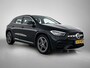 Mercedes-Benz GLA 200 AMG line | Trekhaak | Alarm scm 3 | Dodehoek assistent | Stoelverwarming | Achteruitrijcamera | Spiegel pakket Inclusief 24 maanden Mercedes-Benz Certified garantie voor Europa.