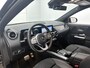 Mercedes-Benz GLA 200 AMG line | Trekhaak | Alarm scm 3 | Dodehoek assistent | Stoelverwarming | Achteruitrijcamera | Spiegel pakket Inclusief 24 maanden Mercedes-Benz Certified garantie voor Europa.