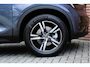 Volvo XC40 B4 Plus Dark | Trekhaak, inklapbaar | Panoramisch schuif-/ kanteldak | Stoel-/ stuurwielverwarming | Premium audio by Harman Kardon | Elektrisch verstelbare voorstoelen met geheugenfunctie | Apple carplay/Android auto | Pilot assist | 18 inch. lichtmetalen velgen | Extra getint glas | Verwarmde voorruit