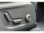 Volvo XC40 B4 Plus Dark | Trekhaak, inklapbaar | Panoramisch schuif-/ kanteldak | Stoel-/ stuurwielverwarming | Premium audio by Harman Kardon | Elektrisch verstelbare voorstoelen met geheugenfunctie | Apple carplay/Android auto | Pilot assist | 18 inch. lichtmetalen velgen | Extra getint glas | Verwarmde voorruit