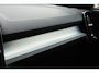 Volvo XC40 B4 Plus Dark | Trekhaak, inklapbaar | Panoramisch schuif-/ kanteldak | Stoel-/ stuurwielverwarming | Premium audio by Harman Kardon | Elektrisch verstelbare voorstoelen met geheugenfunctie | Apple carplay/Android auto | Pilot assist | 18 inch. lichtmetalen velgen | Extra getint glas | Verwarmde voorruit