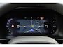 Volvo XC40 B4 Plus Dark | Trekhaak, inklapbaar | Panoramisch schuif-/ kanteldak | Stoel-/ stuurwielverwarming | Premium audio by Harman Kardon | Elektrisch verstelbare voorstoelen met geheugenfunctie | Apple carplay/Android auto | Pilot assist | 18 inch. lichtmetalen velgen | Extra getint glas | Verwarmde voorruit