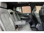 Volvo XC40 B4 Plus Dark | Trekhaak, inklapbaar | Panoramisch schuif-/ kanteldak | Stoel-/ stuurwielverwarming | Premium audio by Harman Kardon | Elektrisch verstelbare voorstoelen met geheugenfunctie | Apple carplay/Android auto | Pilot assist | 18 inch. lichtmetalen velgen | Extra getint glas | Verwarmde voorruit