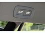 Volvo XC40 B4 Plus Dark | Trekhaak, inklapbaar | Panoramisch schuif-/ kanteldak | Stoel-/ stuurwielverwarming | Premium audio by Harman Kardon | Elektrisch verstelbare voorstoelen met geheugenfunctie | Apple carplay/Android auto | Pilot assist | 18 inch. lichtmetalen velgen | Extra getint glas | Verwarmde voorruit