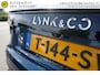Lynk & Co 01 1.5 261PK! *NL AUTO* RECENT DEALER ONDERHOUDEN! 20X OP VOORRAAD ZWARTE HEMEL 360CAMERA 6,6KWH LADER PANORAMADAK FULL LED 20INCH ANDROID/APPLECARPLAY NAVI STOELVERWARMING ADAPTIEVE CRUISE CLIMA PDC V+A KEYLESS ENZ...