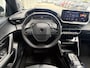 Peugeot e-2008 EV Allure 54 kWh | tot 406km WLTP range | Parkeersensoren voor + achter | Draadloos Apple Carplay/Android Auto | Cruise Control | Privacy Glass
