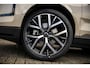 Volvo EX30 P5 Long Range Ultra 69 kWh | Elektrisch Verstelbare Voorstoelen | Stuur-/Stoelverwarming | 360 Camera | Panoramadak | Park Pilot Assist | | Adaptieve Cruise Control | BLIS | Getint Glas | Black Interieur |