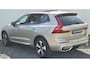 Volvo XC60 2.0 T6 Phev AWD Plus Dark Lighting Pack - Power seats met Memory - 19” Wielen - Panoramadak - Harman Kardon Audio - 360 Cam - 2250 KG Trekgewicht - Climate - Achterbank verwarming - Privacy Glass – RA00 Leder – Full led koplampen - Standkachel met timer