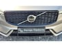 Volvo XC60 2.0 T6 Phev AWD Plus Dark Lighting Pack - Power seats met Memory - 19” Wielen - Panoramadak - Harman Kardon Audio - 360 Cam - 2250 KG Trekgewicht - Climate - Achterbank verwarming - Privacy Glass – RA00 Leder – Full led koplampen - Standkachel met timer