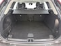 Volvo XC60 T5 251pk Automaat Momentum Pro / Stoelverwarming / Trekhaak / Leder / Zittingverlenger / AppleCarplay / PDC + Camera / lane Keeping Aid / Elektr. Achterklep / 18'' /