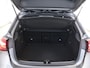 Mercedes-Benz A-klasse 180 Business Solution AMG | Night | Panoramaschuifdak | Achteruitrijcamera | Sfeerverlichting| MULTIBEAM LED | 19 inch AMG-velgen |