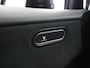 Mercedes-Benz A-klasse 180 Business Solution AMG | Night | Panoramaschuifdak | Achteruitrijcamera | Sfeerverlichting| MULTIBEAM LED | 19 inch AMG-velgen |