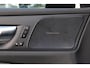 Volvo V60 T8 Plug-in hybrid AWD Plus Dark | Trekhaak | Panoramadak | Verwarmbare voorstoelen, achterbank en stuurwiel | Head-up display | 360 graden camera | Premium audio by Harman Kardon | Apple carplay/Android auto | Keyless |