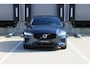 Volvo V60 T8 Plug-in hybrid AWD Plus Dark | Trekhaak | Panoramadak | Verwarmbare voorstoelen, achterbank en stuurwiel | Head-up display | 360 graden camera | Premium audio by Harman Kardon | Apple carplay/Android auto | Keyless |