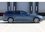 Volvo V60 T8 Plug-in hybrid AWD Plus Dark | Trekhaak | Panoramadak | Verwarmbare voorstoelen, achterbank en stuurwiel | Head-up display | 360 graden camera | Premium audio by Harman Kardon | Apple carplay/Android auto | Keyless |