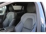 Volvo V60 T8 Plug-in hybrid AWD Plus Dark | Trekhaak | Panoramadak | Verwarmbare voorstoelen, achterbank en stuurwiel | Head-up display | 360 graden camera | Premium audio by Harman Kardon | Apple carplay/Android auto | Keyless |
