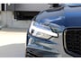 Volvo V60 T8 Plug-in hybrid AWD Plus Dark | Trekhaak | Panoramadak | Verwarmbare voorstoelen, achterbank en stuurwiel | Head-up display | 360 graden camera | Premium audio by Harman Kardon | Apple carplay/Android auto | Keyless |