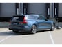 Volvo V60 T8 Plug-in hybrid AWD Plus Dark | Trekhaak | Panoramadak | Verwarmbare voorstoelen, achterbank en stuurwiel | Head-up display | 360 graden camera | Premium audio by Harman Kardon | Apple carplay/Android auto | Keyless |