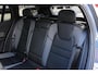 Volvo V60 T8 Plug-in hybrid AWD Plus Dark | Trekhaak | Panoramadak | Verwarmbare voorstoelen, achterbank en stuurwiel | Head-up display | 360 graden camera | Premium audio by Harman Kardon | Apple carplay/Android auto | Keyless |