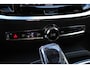 Volvo V60 T8 Plug-in hybrid AWD Plus Dark | Trekhaak | Panoramadak | Verwarmbare voorstoelen, achterbank en stuurwiel | Head-up display | 360 graden camera | Premium audio by Harman Kardon | Apple carplay/Android auto | Keyless |