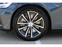 Volvo V60 T8 Plug-in hybrid AWD Plus Dark | Trekhaak | Panoramadak | Verwarmbare voorstoelen, achterbank en stuurwiel | Head-up display | 360 graden camera | Premium audio by Harman Kardon | Apple carplay/Android auto | Keyless |