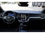 Volvo V60 T8 Plug-in hybrid AWD Plus Dark | Trekhaak | Panoramadak | Verwarmbare voorstoelen, achterbank en stuurwiel | Head-up display | 360 graden camera | Premium audio by Harman Kardon | Apple carplay/Android auto | Keyless |