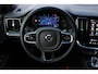 Volvo V60 T8 Plug-in hybrid AWD Plus Dark | Trekhaak | Panoramadak | Verwarmbare voorstoelen, achterbank en stuurwiel | Head-up display | 360 graden camera | Premium audio by Harman Kardon | Apple carplay/Android auto | Keyless |