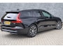 Volvo V60 2.0 T8 Plug-in Hybrid AWD Plus Dark | PHEV Long Range | Trekhaak | Sportstoelen | Panoramadak | Harman Kardon Audio | Head-up Display | 360 Graden Camera | Stoelverwarming voor en achter | Keyless Entry | Elektrische Achterklep | Elektrisch Verstelbare Voorstoelen | Cruise Control Adaptief | BLIS | Google Navigatie | Apple Carplay | Android Auto