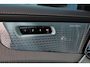 Volvo XC90 T8 Recharge AWD Ultra Dark - Luchtvering - Panorama/schuifdak - IntelliSafe Assist & Surround - 360º Camera - B&W Audio - Verwarmde voorstoelen, stuur & achterbank - Parkeersensoren voor & achter - Elektr. bedienb. voorstoelen met geheugen - Head up display - Draadloze tel. lader - Extra getint glas - 21' LMV