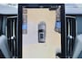 Volvo XC60 T6 Recharge AWD Plus Black Edition - Panorama/schuifdak - IntelliSafe Assist & Surround - 360º Camera - Harman/Kardon audio - Verwarmde voorstoelen, stuur & achterbank - Parkeersensoren voor & achter - Elektr. bedienb. voorstoelen met geheugen - Head up display - Draadloze tel. lader - Extra getint glas - 21' LMV
