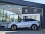 Peugeot E-3008 GT 73 kWh | NIEUW | 16% bijtelling tot € 30.000 | WLTP tot 526km | 160kW snelladen | Schuif-/kanteldak | Stoel- & stuurverwarming | Elektr. achterklep | Adaptieve Cruise Control | Navi