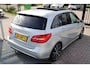 Mercedes-Benz B-klasse 180 Nederlandse auto/Panoramadak/Stoelverwarming/Harman Kardon/Trekhaak/Elektrische stoel met geheugen/Parkeersensoren/Navigatie