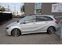 Mercedes-Benz B-klasse 180 Nederlandse auto/Panoramadak/Stoelverwarming/Harman Kardon/Trekhaak/Elektrische stoel met geheugen/Parkeersensoren/Navigatie