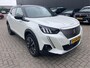 Peugeot e-2008 EV GT Pack 50 kWh | Fase 3 laden | SOH 92% | Navigatie | Camera | 18 Inch lichtmetaal | Alcantara | Full LED | 62.000km |