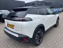 Peugeot e-2008 EV GT Pack 50 kWh | Fase 3 laden | SOH 92% | Navigatie | Camera | 18 Inch lichtmetaal | Alcantara | Full LED | 62.000km |