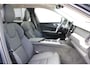 Volvo XC60 T6 Plug-in hybrid AWD Ultra Dark | Trekhaak | Luchtvering | Panoramadak | Verwarmbare voorstoelen, achterbank en stuurwiel | Head-up display | 360 graden camera | Premium audio by Harman Kardon | Apple carplay/Android auto | Keyless |