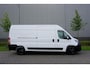 Peugeot Boxer 2.2 BlueHDi 140 L3H2 3.5t in Nieuwstaat |Betimmerd |BPM vrij |Trekhaak |Camera |Cruise |Navi |DEMO |EURO6D |3500 KG |Parkeersensoren |Carplay |Android auto