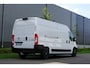 Peugeot Boxer 2.2 BlueHDi 140 L3H2 3.5t in Nieuwstaat |Betimmerd |BPM vrij |Trekhaak |Camera |Cruise |Navi |DEMO |EURO6D |3500 KG |Parkeersensoren |Carplay |Android auto