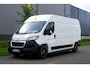 Peugeot Boxer 2.2 BlueHDi 140 L3H2 3.5t in Nieuwstaat |Betimmerd |BPM vrij |Trekhaak |Camera |Cruise |Navi |DEMO |EURO6D |3500 KG |Parkeersensoren |Carplay |Android auto